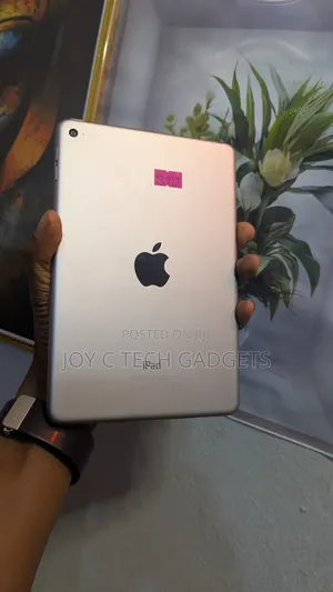 Apple iPad mini 4 128 GB Silver