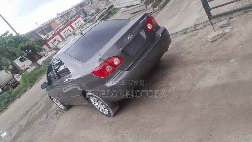 Toyota Corolla 2005 Gray
