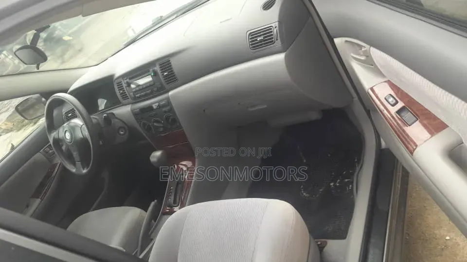Toyota Corolla 2005 Gray