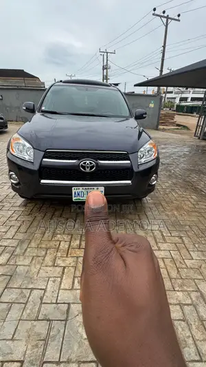 Toyota RAV4 Limited 2011 Gray