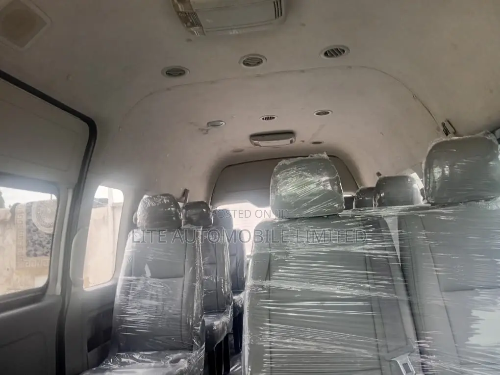 Toyota HiAce 2017 Silver