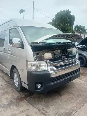 Toyota HiAce 2017 Silver