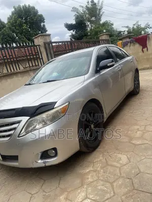 Toyota Camry XLE 4dr Sedan (2.5L 4cyl 6A) 2011 Silver