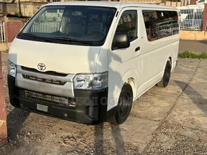 Toyota HiAce 2010 White