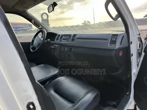 Toyota HiAce 2010 White