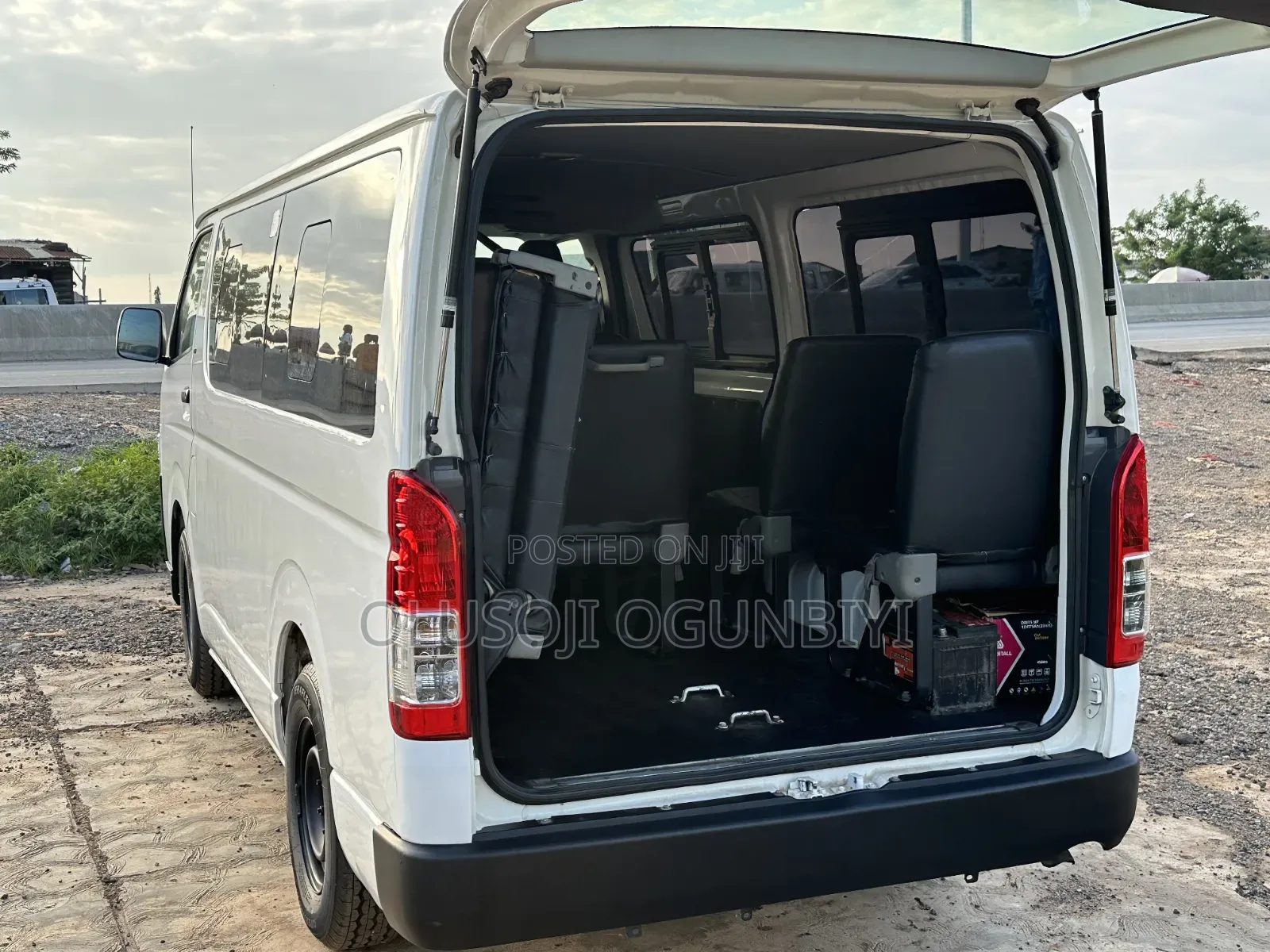 Toyota HiAce 2010 White