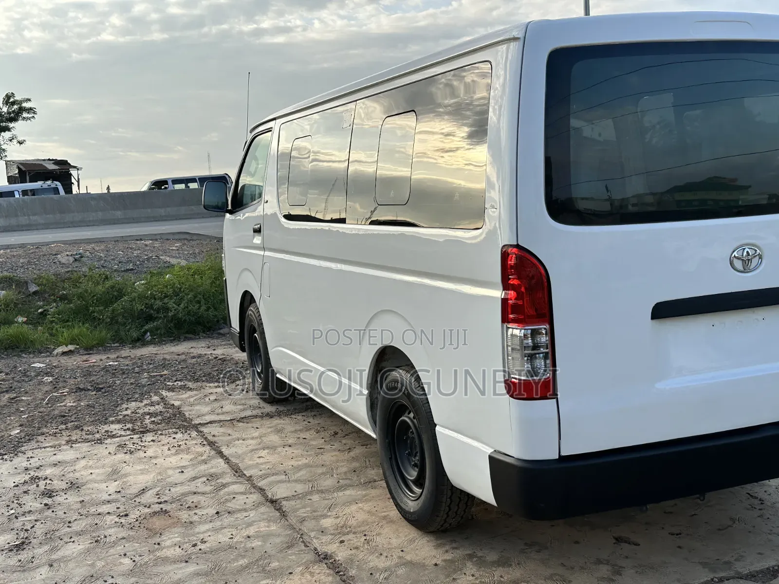 Toyota HiAce 2010 White