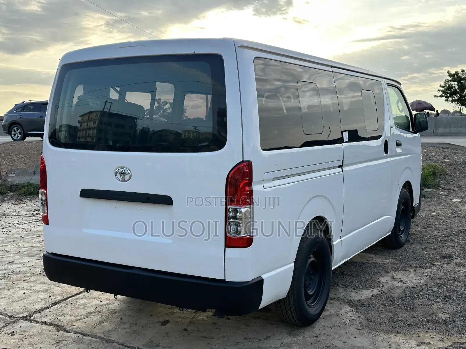 Toyota HiAce 2010 White