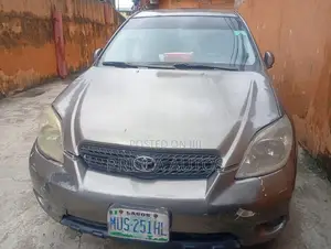 Toyota Matrix XR Hatchback AWD (1.8L 4cyl 4A) 2004 Gold