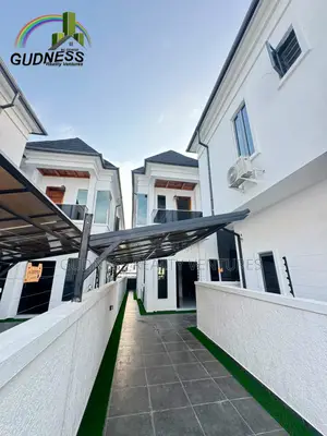 4bdrm Duplex in Lekki for sale