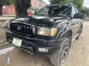 Toyota Tacoma PreRunner 4x2 Double-Cab 121.9 in. WB 2003 Black
