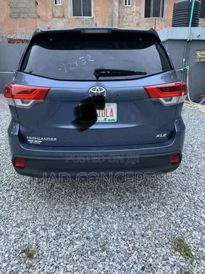 Toyota Highlander XLE 2019 Blue