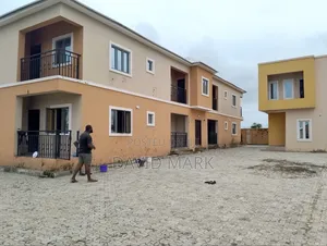 10bdrm Block of Flats in Gwagwalada for sale