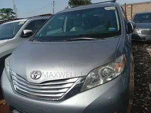 Toyota Sienna Limited 7 Passenger 2012 Silver