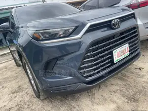 Toyota Highlander XLE AWD 2024 Blue