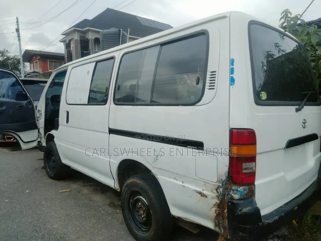 Toyota HiAce 2002 White