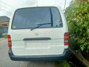 Toyota HiAce 2002 White