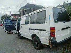 Toyota HiAce 2002 White