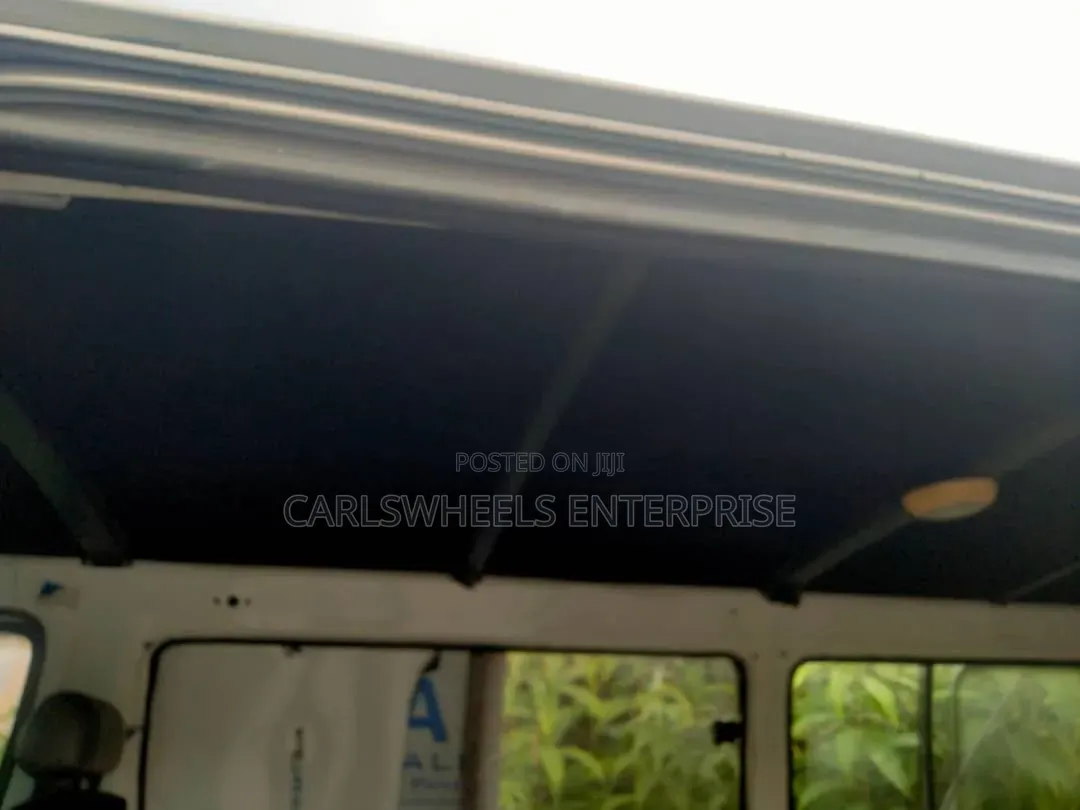 Toyota HiAce 2002 White