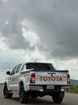 Toyota Hilux 2012 White