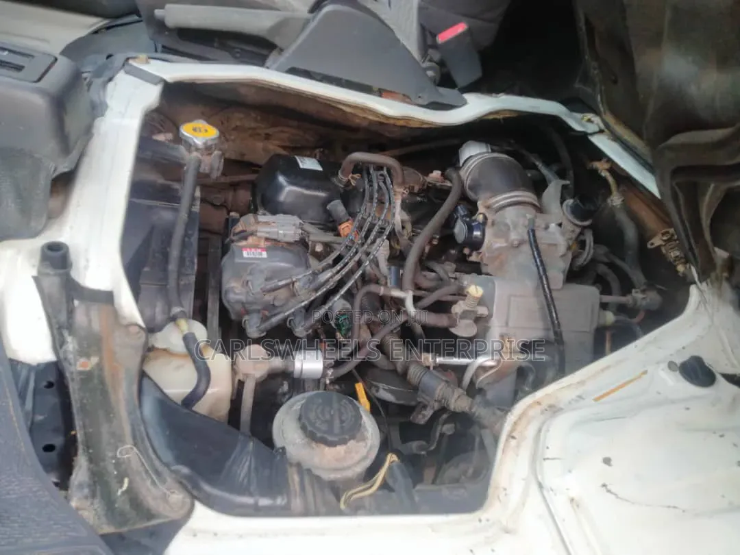 Toyota HiAce 2003 White