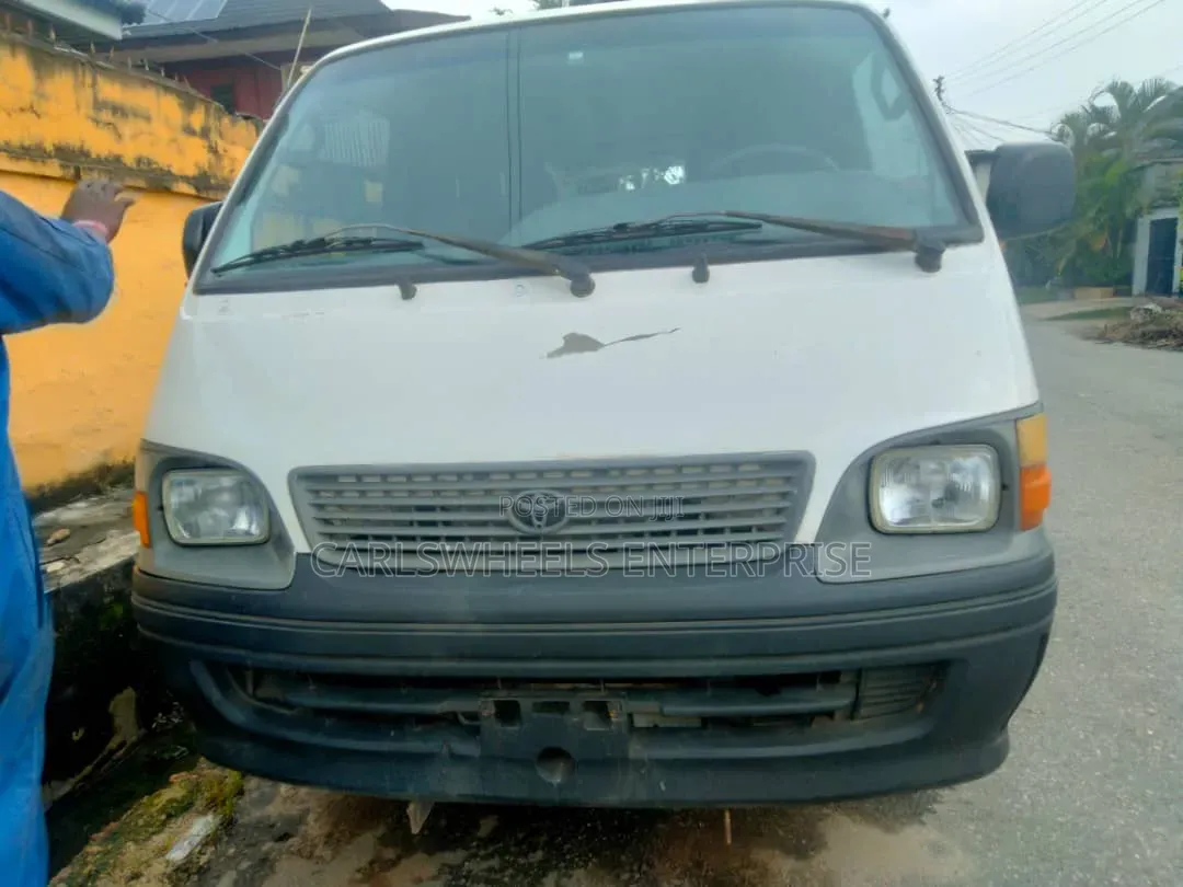 Toyota HiAce 2003 White