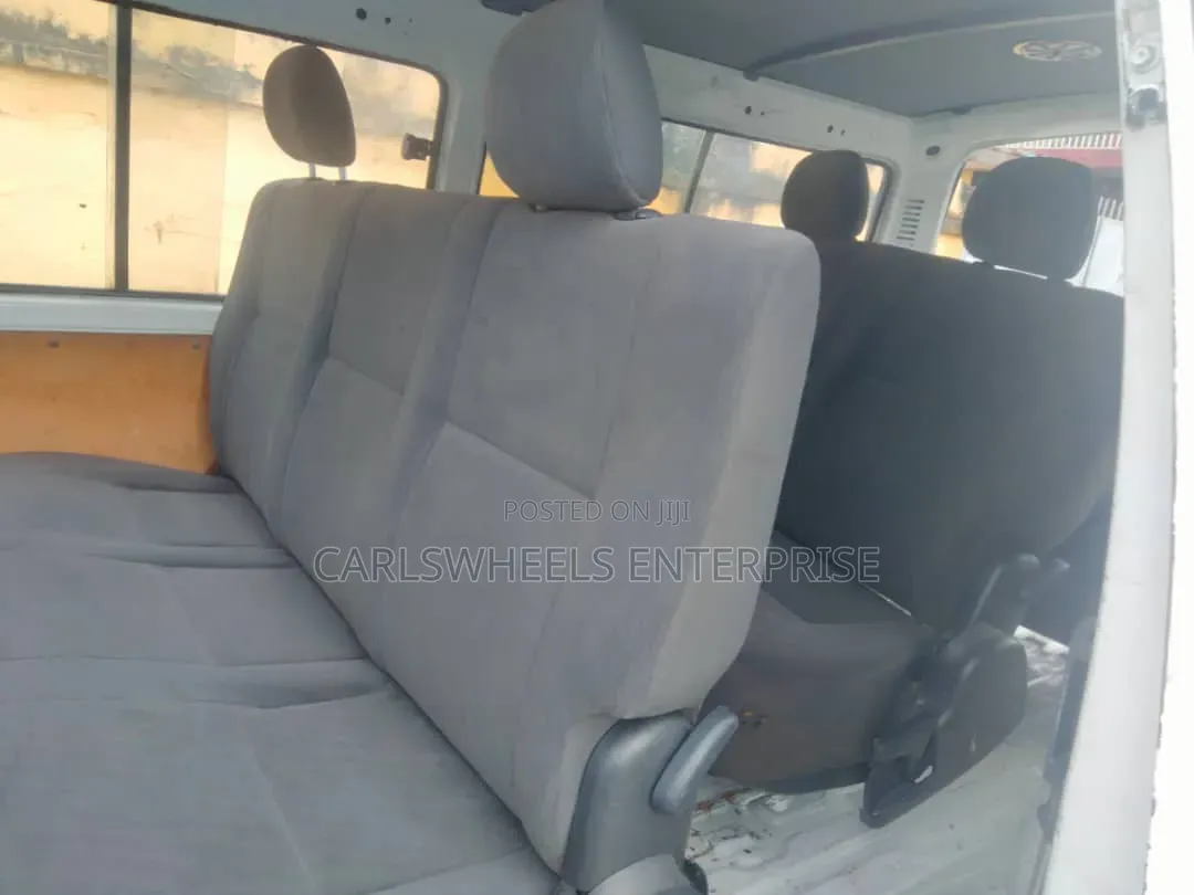 Toyota HiAce 2003 White