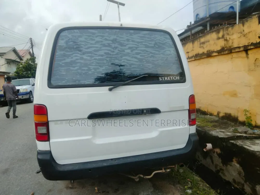 Toyota HiAce 2003 White