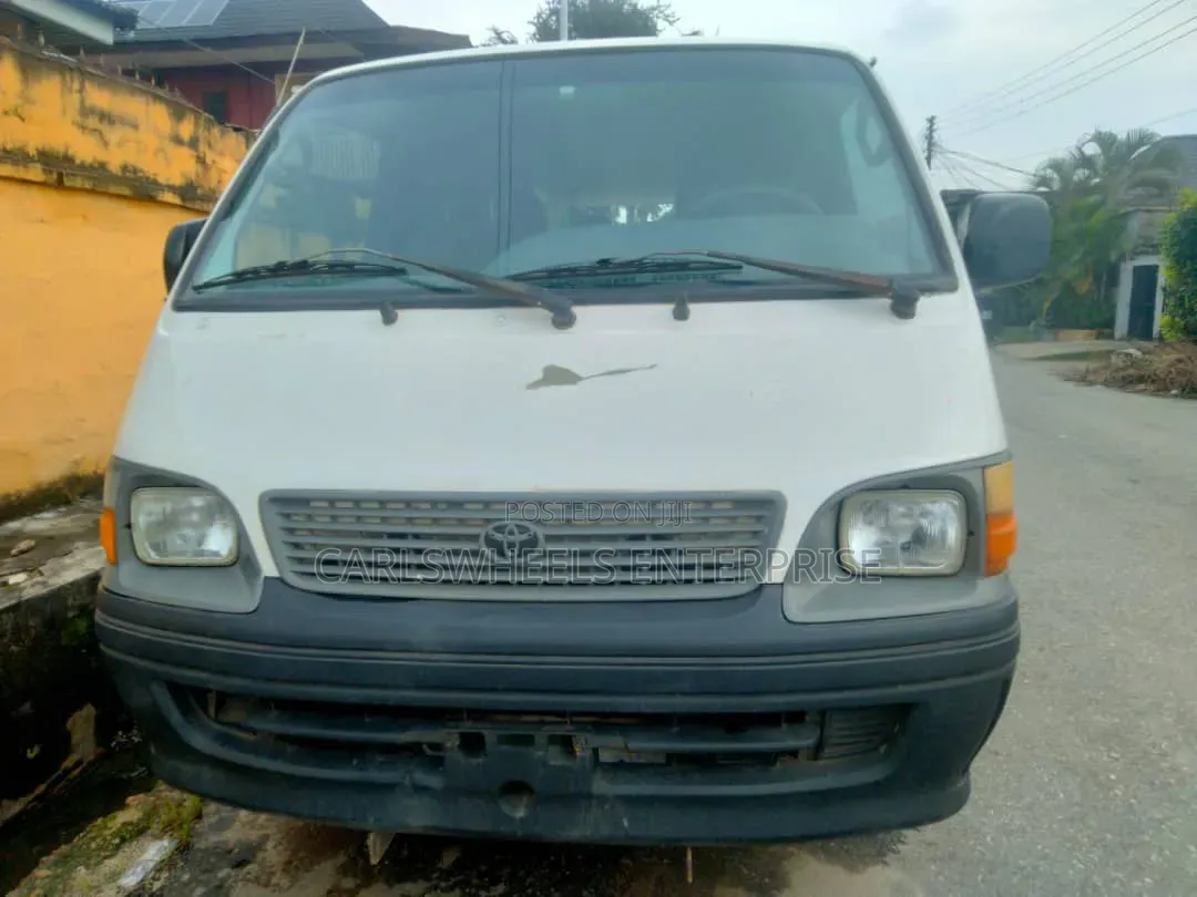 Toyota HiAce 2003 White