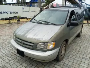 Toyota Sienna 1999 Green