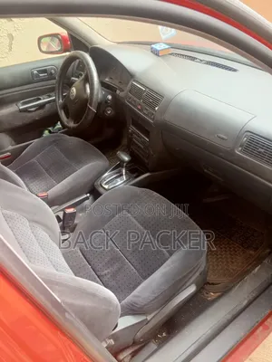 Volkswagen Golf 2000 Red