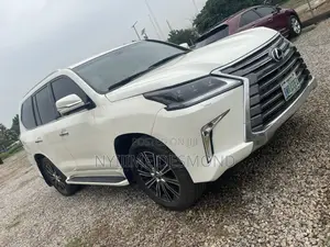 Lexus LX 500d 2022 White