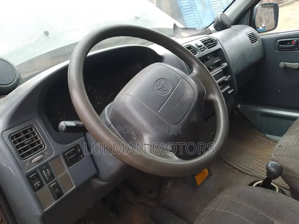 Toyota HiAce 2005 Silver