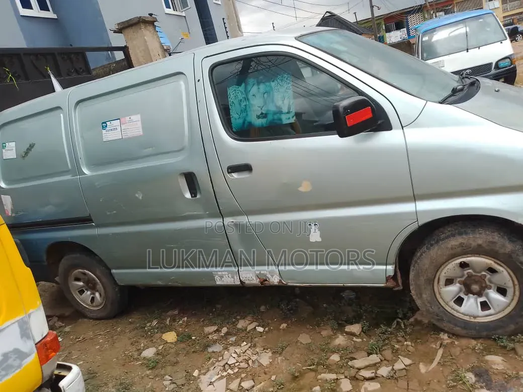 Toyota HiAce 2005 Silver
