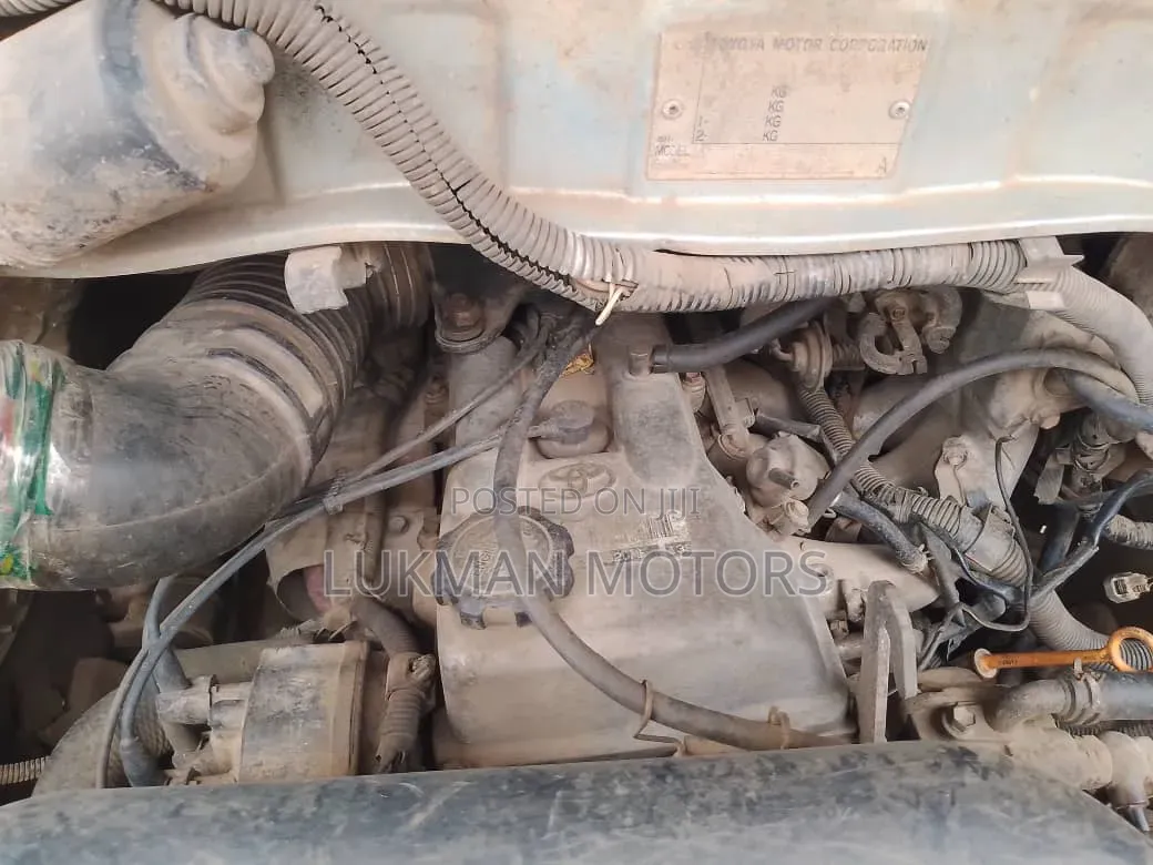 Toyota HiAce 2005 Silver