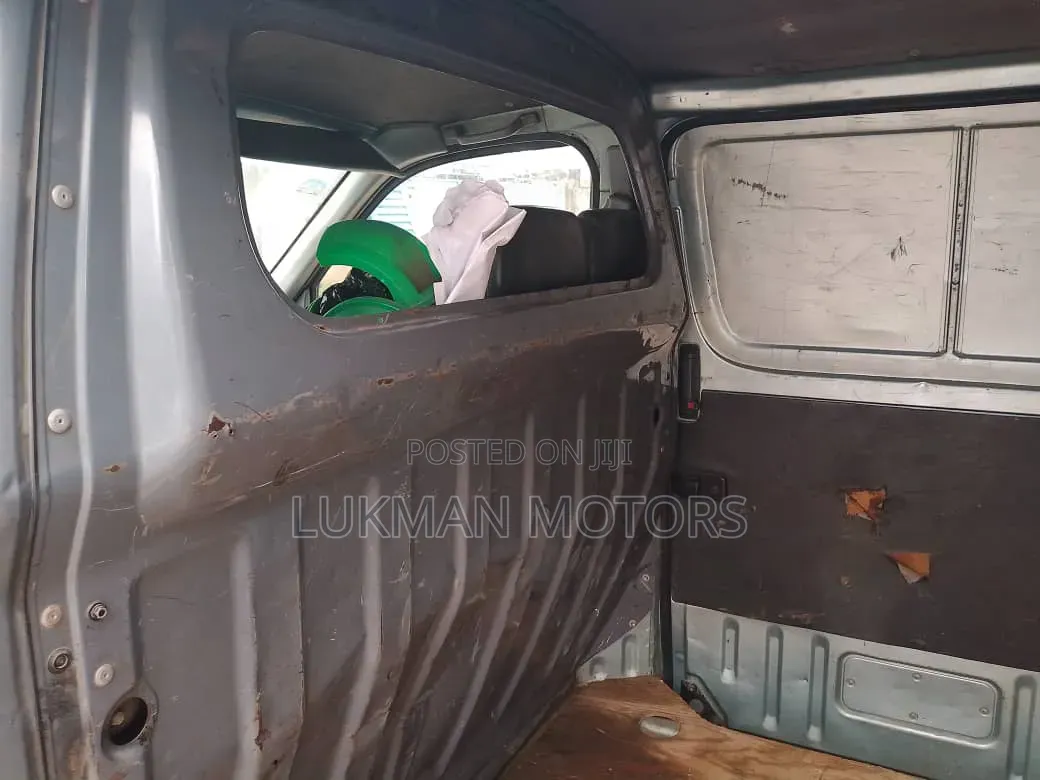 Toyota HiAce 2005 Silver