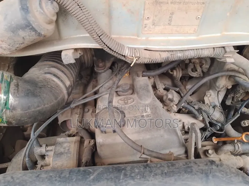 Toyota HiAce 2005 Silver