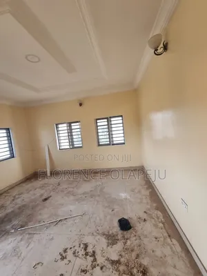 3bdrm Block of Flats in Zionist Estate, Akala Express for rent