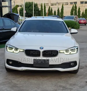 BMW 320i 2019 White
