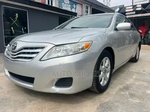 Toyota Camry LE 4dr Sedan (2.5L 4cyl 6A) 2011 Silver