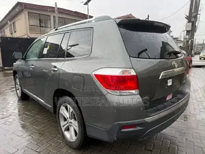 Toyota Highlander Limited 2012 Green