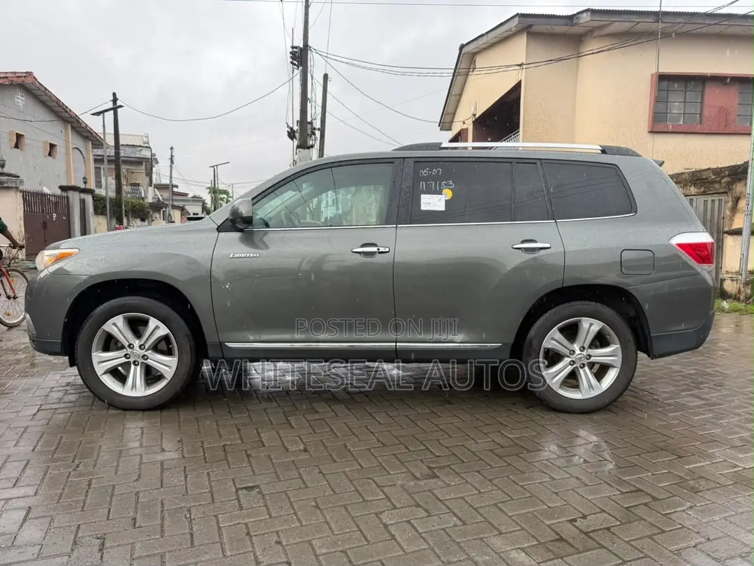 Toyota Highlander Limited 2012 Green