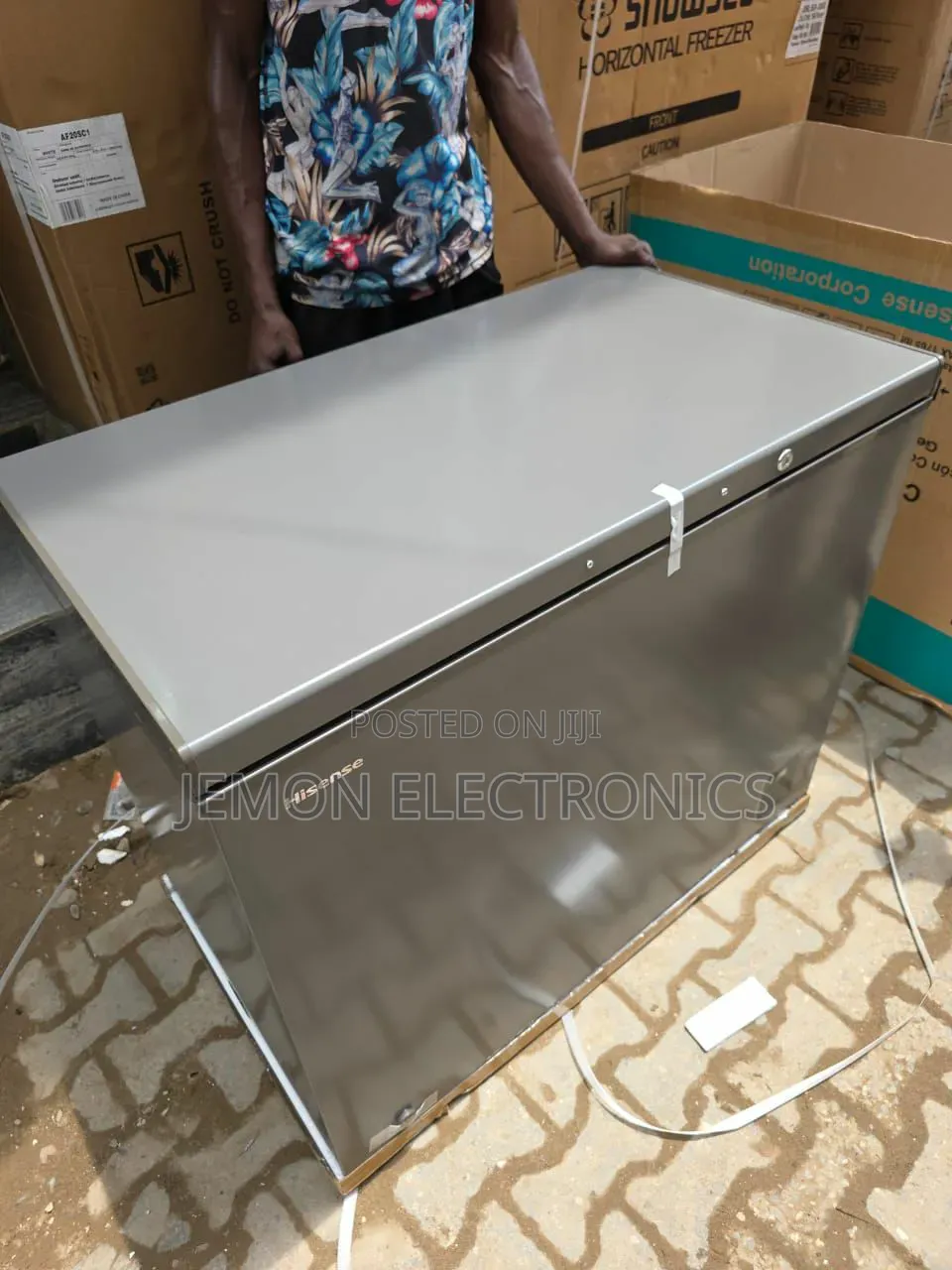 Hisense 300 Liters Deep Freezer – Fast Cooling Energy Saving