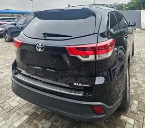 Toyota Highlander XLE 4x2 V6 (3.5L 6cyl 8A) 2017 Black