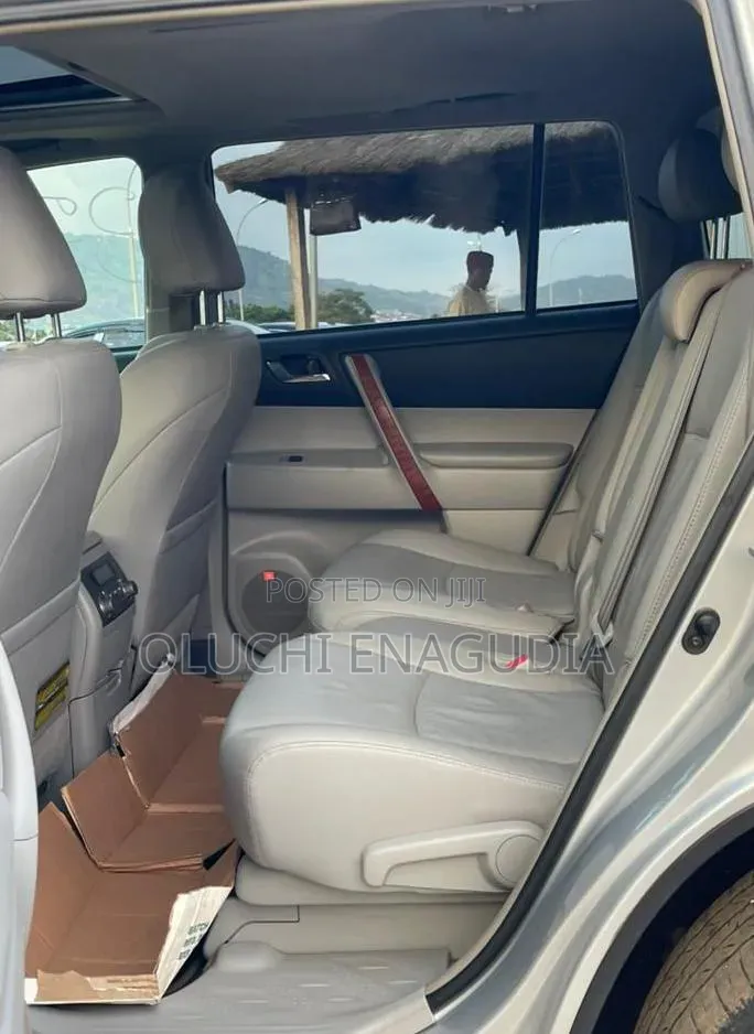 Toyota Highlander 2010 Silver