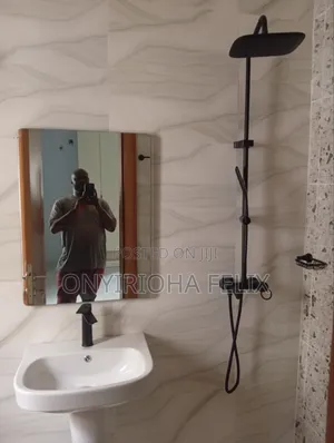 3bdrm Block of Flats in News Engineering, Dawaki for rent