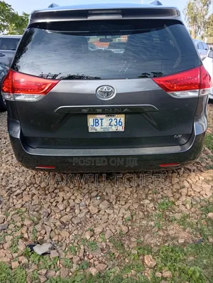 Toyota Sienna LE 7-Passenger 4dr Minivan AWD (3.5L 6cyl 6A) 2015 Gray
