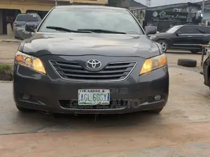 Toyota Camry XLE 4dr Sedan (2.4 4cyl 5A) 2008 Gray