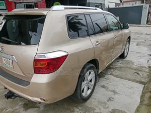 Toyota Highlander 2010 Gold