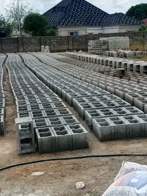 Ft200 Mobile Concrete Block Molding Machine (3000 Blocks Daily)